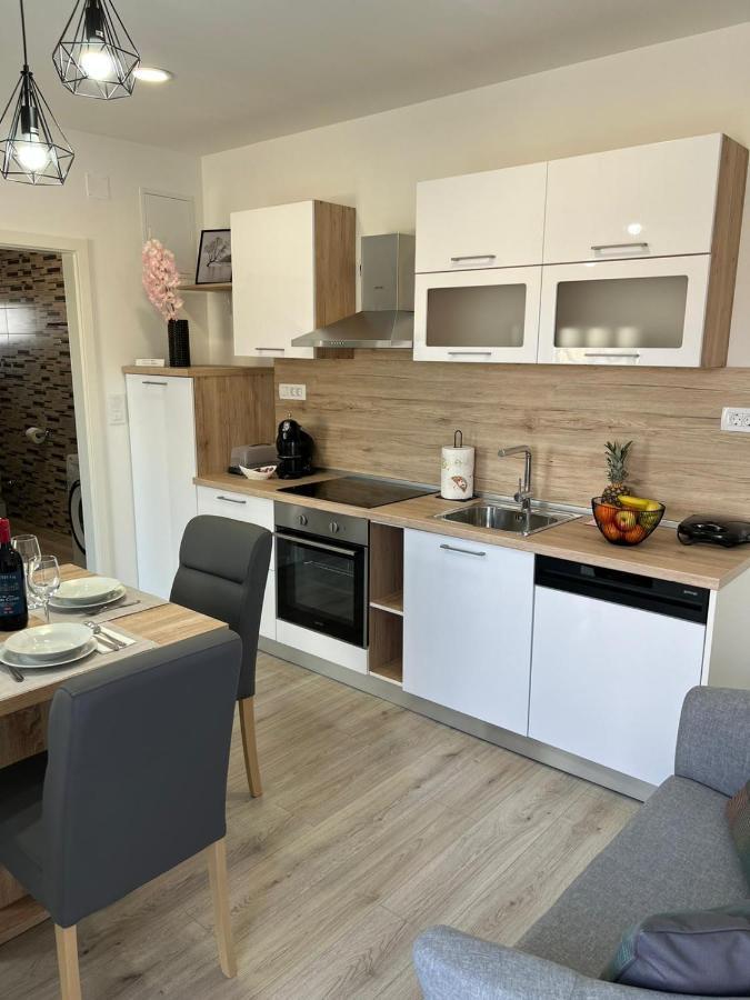 Apartman Ana Apartment Crno ภายนอก รูปภาพ