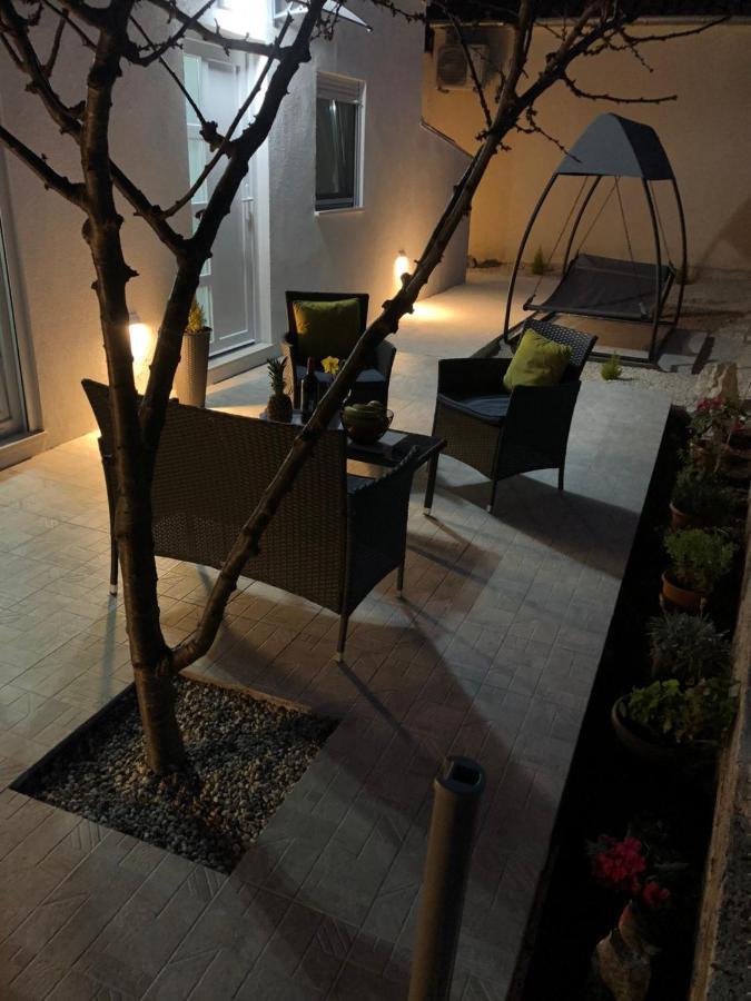 Apartman Ana Apartment Crno ภายนอก รูปภาพ