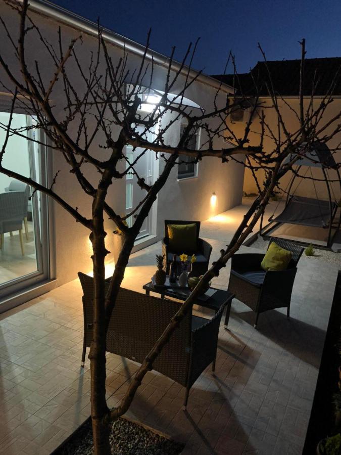 Apartman Ana Apartment Crno ภายนอก รูปภาพ