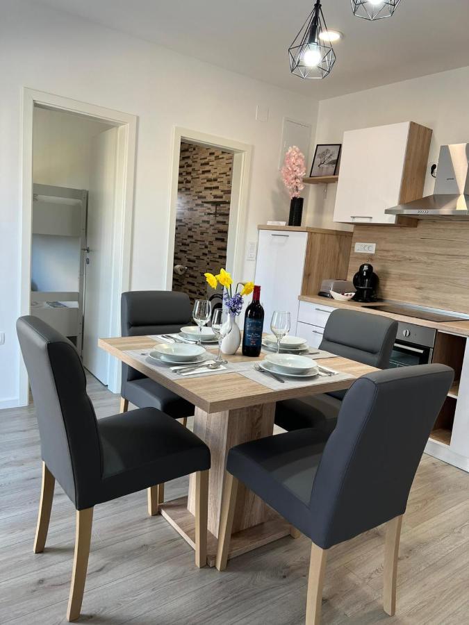 Apartman Ana Apartment Crno ภายนอก รูปภาพ