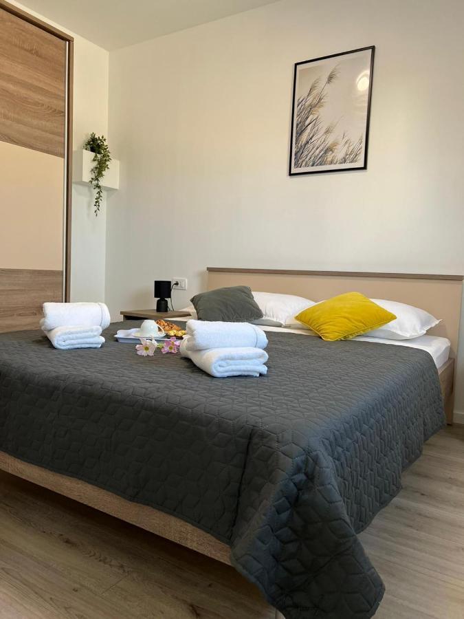 Apartman Ana Apartment Crno ภายนอก รูปภาพ