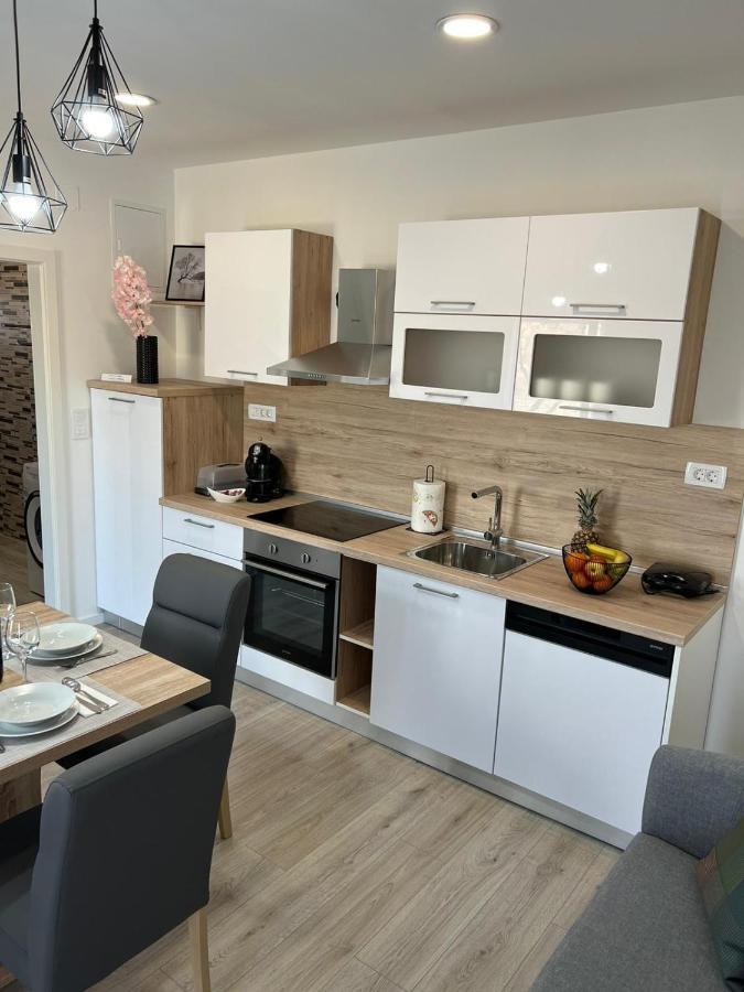 Apartman Ana Apartment Crno ภายนอก รูปภาพ