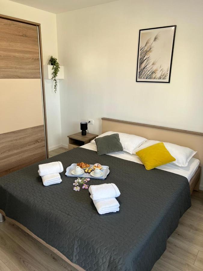 Apartman Ana Apartment Crno ภายนอก รูปภาพ