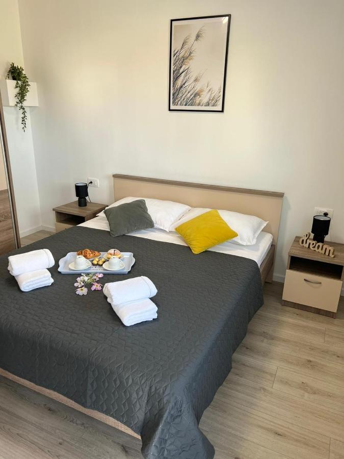 Apartman Ana Apartment Crno ภายนอก รูปภาพ